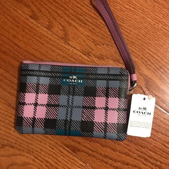 Coach Handbags - Coach Zip Wristlet